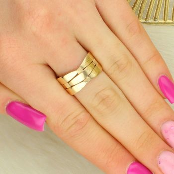 Szeroki złoty pierścionek damski  „Przeplatane kwadraciki matowe” – elegancja i styl frashion.jpg